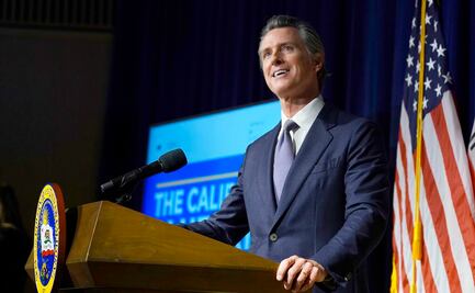 Gobernador de California busca dar cobertura de salud a indocumentados 