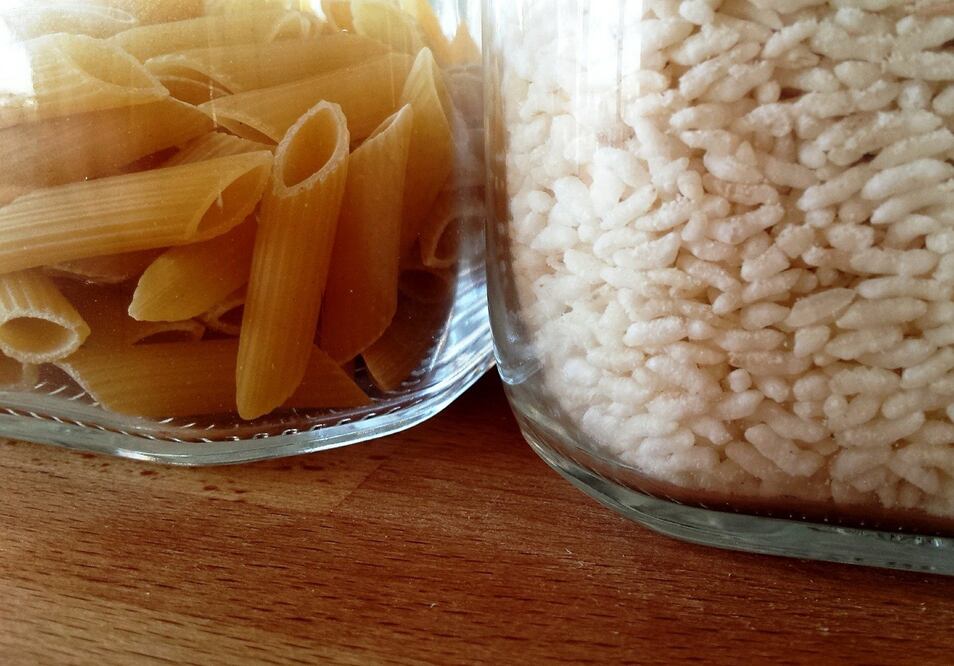 Tanto el arroz como la pasta son fuentes ricas en carbohidratos y proteínas (Crédito: Pixabay)