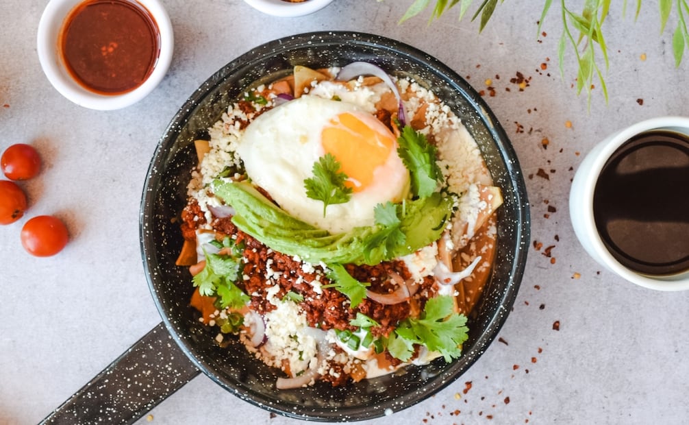 Hay muchas recetas para preparar chilaquiles. Foto: Unsplash