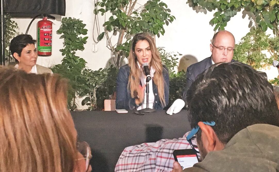 Ninel ofreció una conferencia en la que lloró en varias ocasiones (HUMBERTO MONTOYA. EL UNIVERSAL)