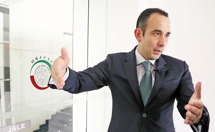 Gil Zuarth certifica ante notario intención de votar contra fiscal a modo