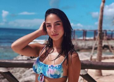 María Chacón luce el vestido de jareta ideal para la playa