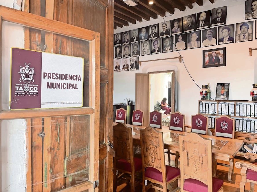 Este martes, el Palacio Municipal de Taxco estuvo abierto pero sin actividad. Los trabajadores dijeron no saber cuándo regresa el alcalde Juan Andrés Vega Carranza. Foto: Arturo de Dios Palma / EL UNIVERSAL