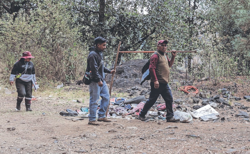 Durante el recorrido se halló ropa que no era de Milton; su padre asegura que seguirá buscando. Foto: Gabriel Pano/ EL UNIVERSAL