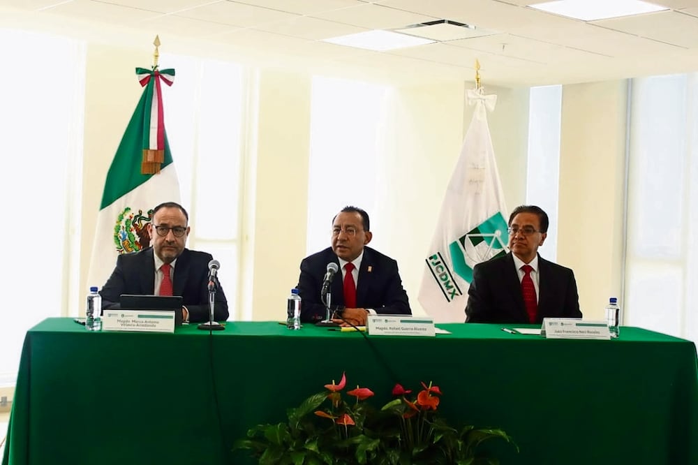 El presidente magistrado Rafael Guerra Álvarez (centro) dio el banderazo de salida. Foto: Especial