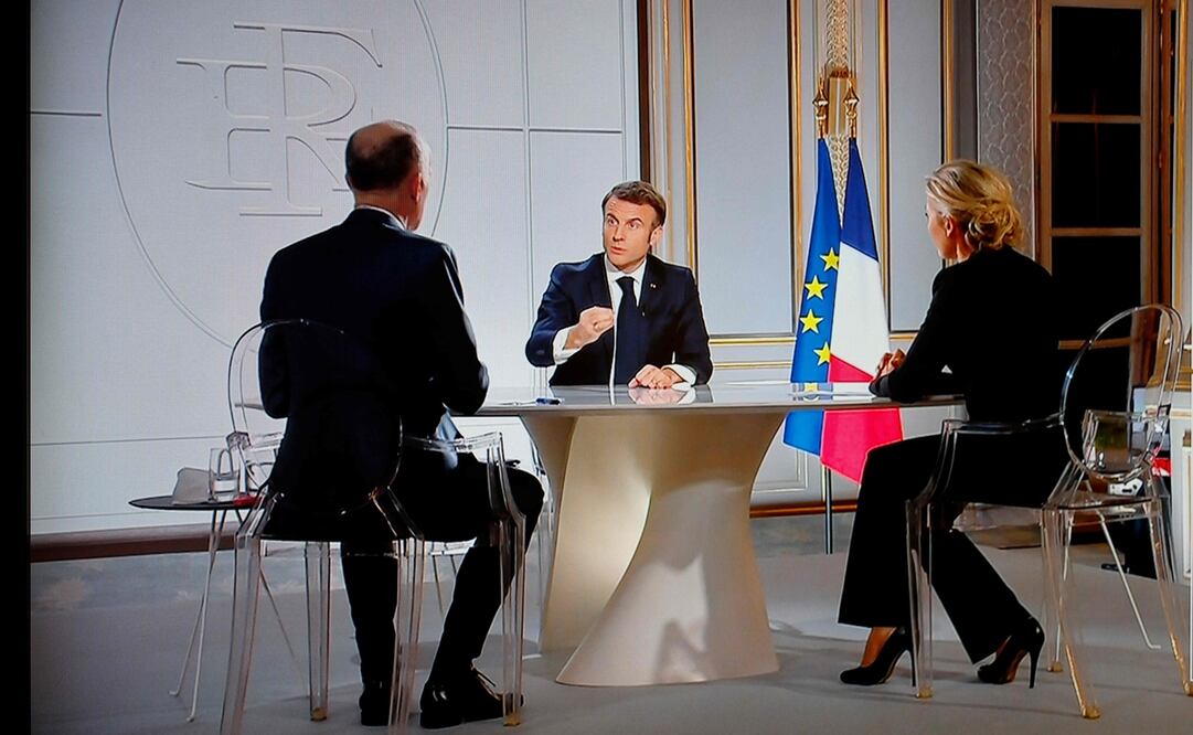 El presidente francés Emmanuel Macron en una entrevista televisada centrada en el conflicto entre Rusia y Ucrania. Foto: Ludovic MARIN / AFP