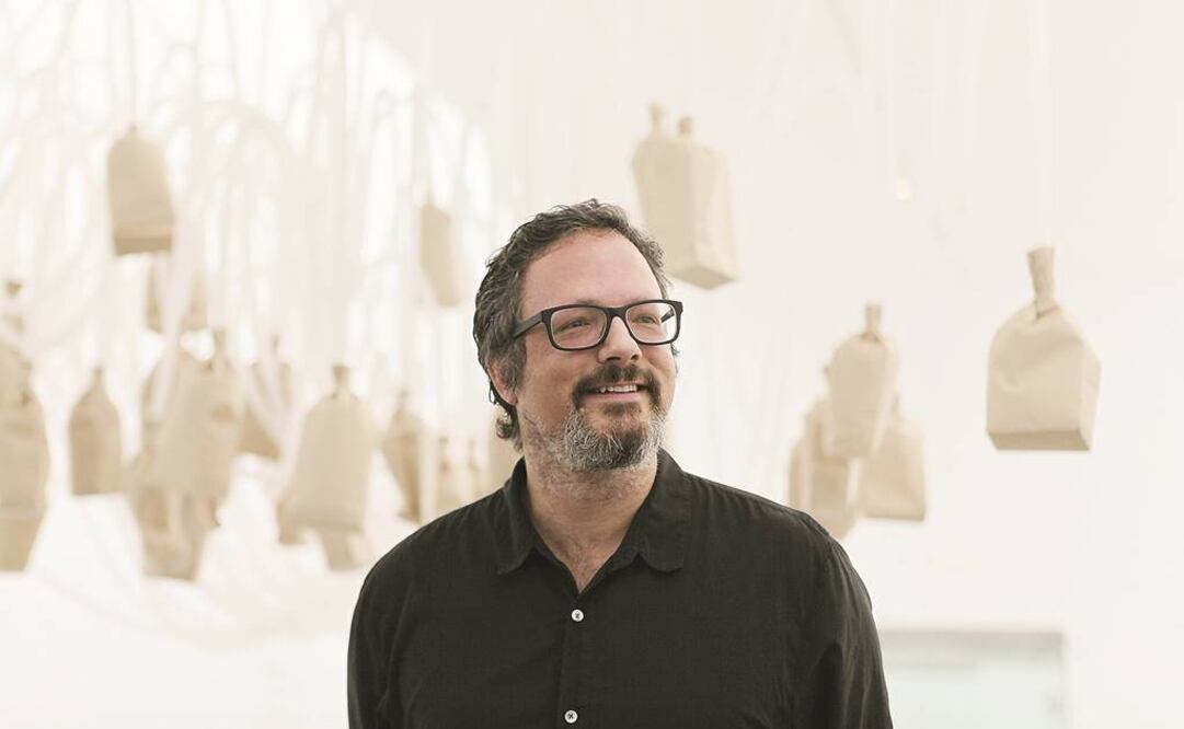 El artista electrónico mexicano Rafael Lozano-Hemmer actualmente trabaja en dos memoriales que hará México, un documental y un libro, relacionado a los estudiantes desaparecidos de Ayotzinapa. /Secretaría de Cultura