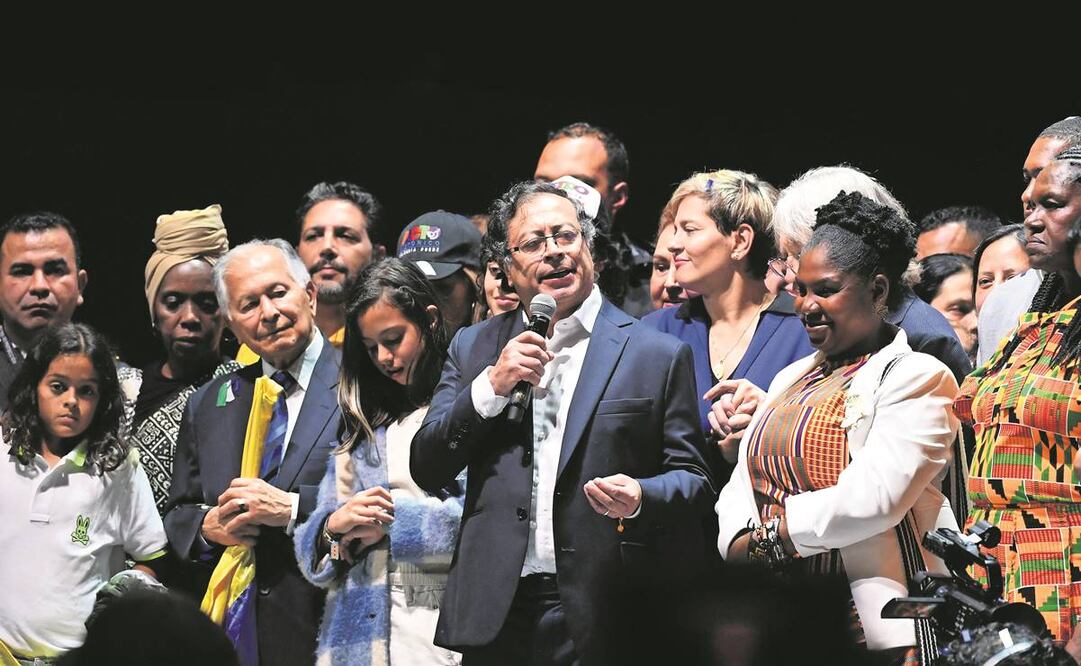 Gustavo Petro, ganador de las presidenciales en Colombia, durante su discurso de anoche en la Movistar Arena de Bogotá. Foto: Daniel Muñoz/AFP