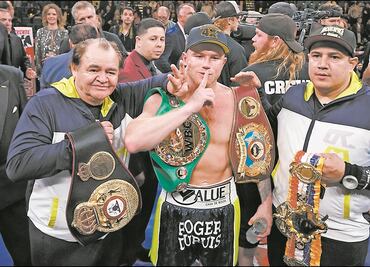 ‘Canelo’ Álvarez renuncia al título sin defenderlo una sola vez