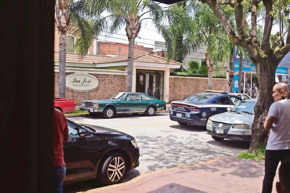 Personal de investigación y policial se encuentran desplegados en las inmediaciones del lugar del crimen, para seguir con las pesquisas. (RODOLFO AYALA. EL UNIVERSAL)