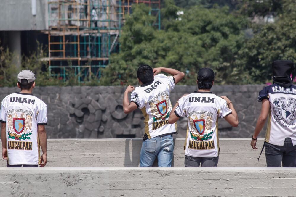 Porros que agredieron a estudiantes el 3 de septiembre en Rectoría. Foto: archivo/EL UNIVERSAL