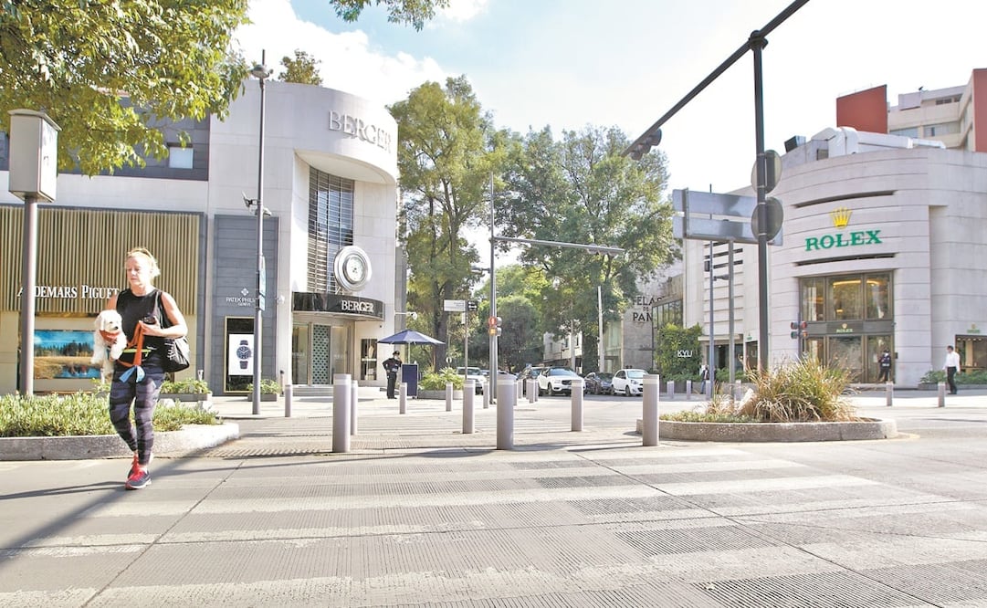 Poco a poco, la avenida Masaryk vuelve a retomar el ritmo que perdió por el confinamiento decretado en diciembre y enero. Fotos: Germán Espinosa. EL UNIVERSAL