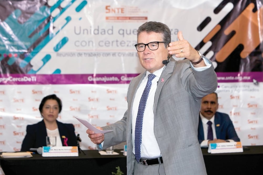 El presidente del SNTE, Juan Díaz de la Torre, dijo a sus compañeros que por la vía institucional se puede mejorar la situación laboral y profesional. 