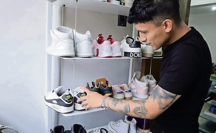 Estudiante ”hace magia” con los tenis desgastados