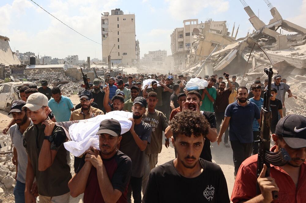 Palestinos en un funeral en la ciudad de Gaza. Foto: AFP
