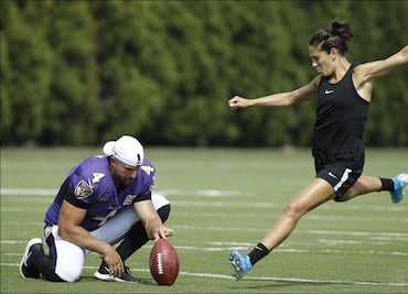 Carli Lloyd, la futbolista que intentará entrar a la NFL en 2020