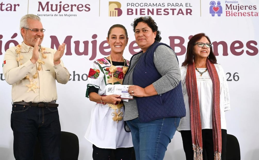 Presidenta Claudia Sheinbaum encabeza entrega de apoyos del programa Pensión Mujeres Bienestar en Michoacán (04/07/2026). Foto: Presidencia