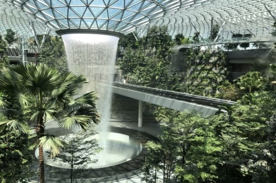 Singapur: su aeropuerto tendrá laberintos y la cascada interior más alta del mundo