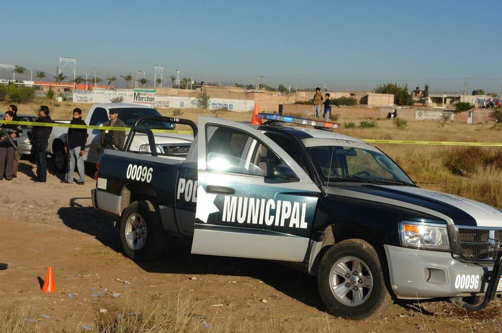 Según las investigaciones, cada elemento recibía casi 10 mil pesos mensuales por alertar a los delincuentes de la presencia de las fuerzas federales y estatales (ARCHIVO EL UNIVERSAL)