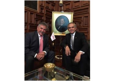 Recibe Mancera a Estefan Garfias