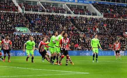 Reconocen contribución de Moreno y Guardado en PSV