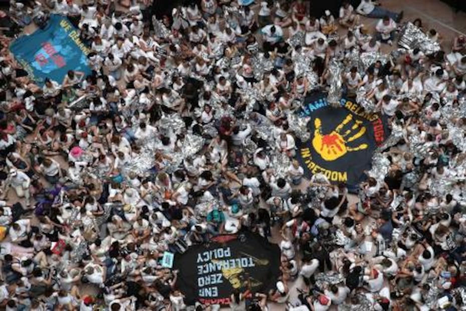 Cientos de mujeres protestan en Washington contra políticas migratorias de Trump