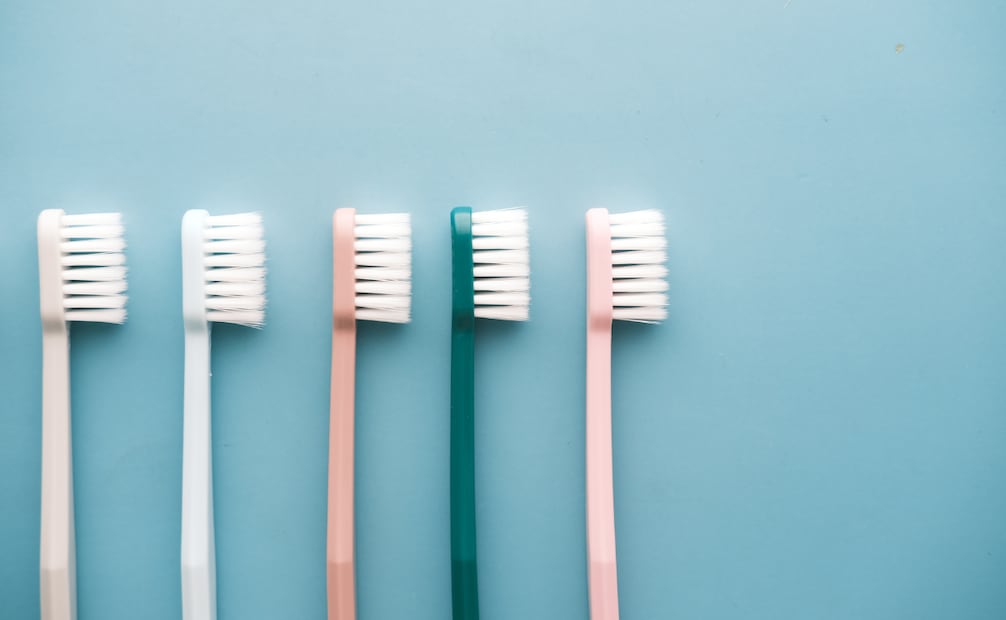 Los cepillos con cerdas suaves son los más recomendados. Foto: Canva