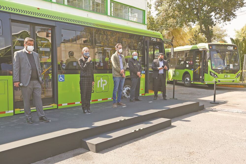 Durante la presentación de las nuevas unidades de RTP, la jefa de Gobierno precisó que los autobuses son de última generación y llevan el nombre de un héroe o heroína de la patria. ESPECIAL