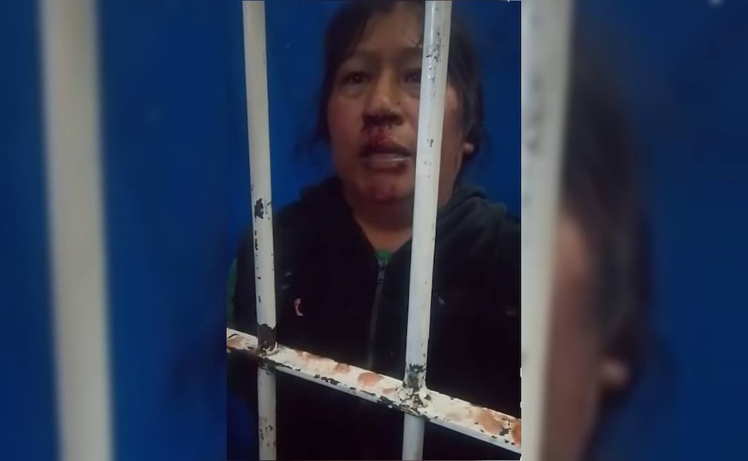 Octavia, una comerciante de mariscos fue golpeada, detenida en la Ciudad de Tlaxiaco. Foto: Captura de video