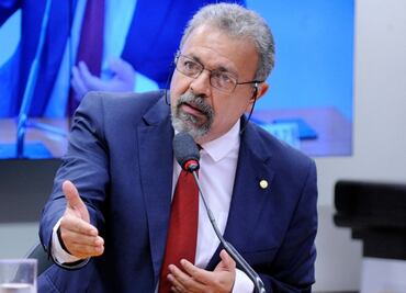 Faltan medicinas y Ejército de Brasil hace compra millonaria de prótesis de pene inflables, acusa diputado