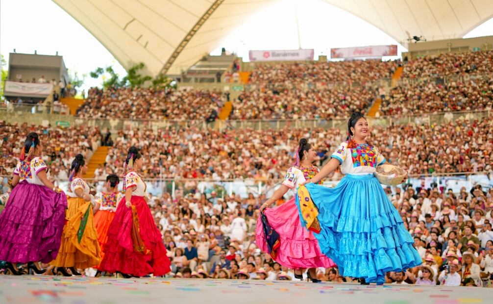 Espectáculo de la última emisión de los Lunes del Cerro 2026. Foto: Especial