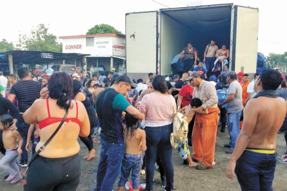 El gobierno federal difundió hace unas semanas el rescate de centenares de personas centroamericanas que eran trasladadas por México a bordo de tráileres. Foto: ARCHIVO ELUNIVERSAL