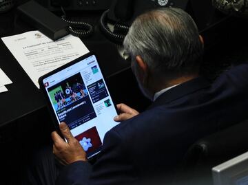 Impiden a fotógrafos realizar su trabajo en el Senado tras captar por segunda ocasión a Adán Augusto viendo noticias deportivas