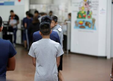 EU prevé alojar a 5 mil niños migrantes en instalaciones militares