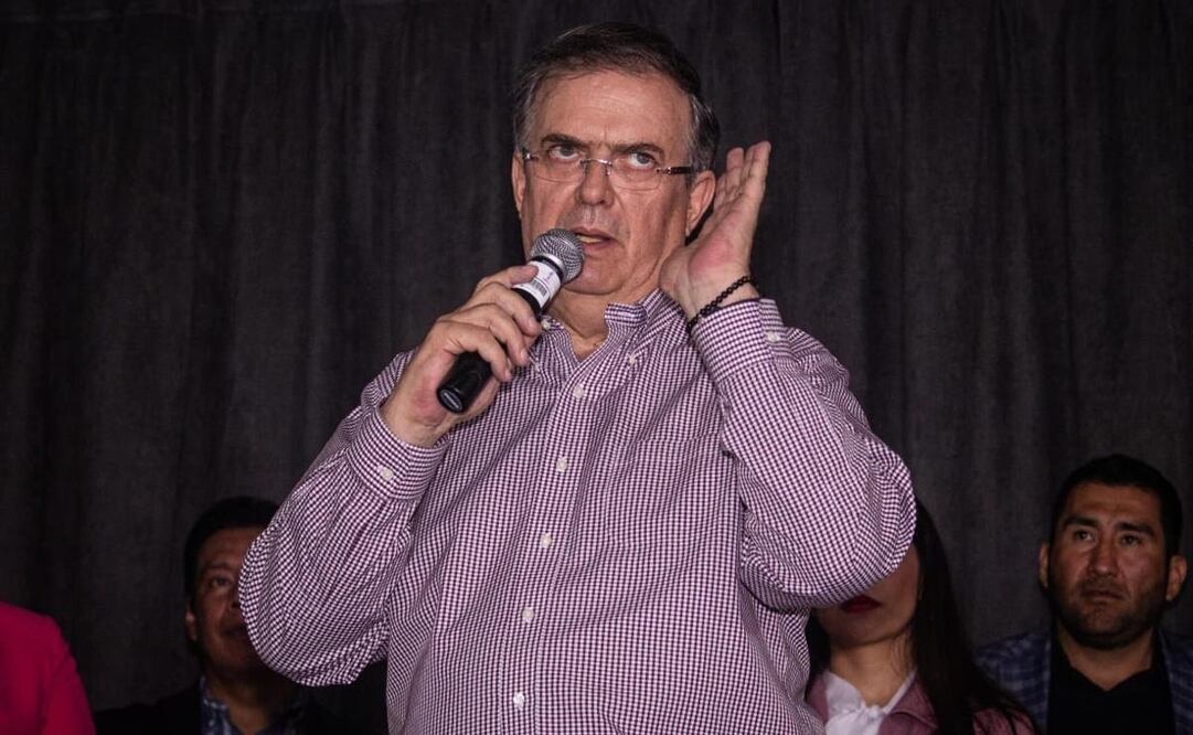 Marcelo Ebrard durante conferencia de prensa en hotel Krystal. Foto: Gabriel Pano/EL UNIVERSAL