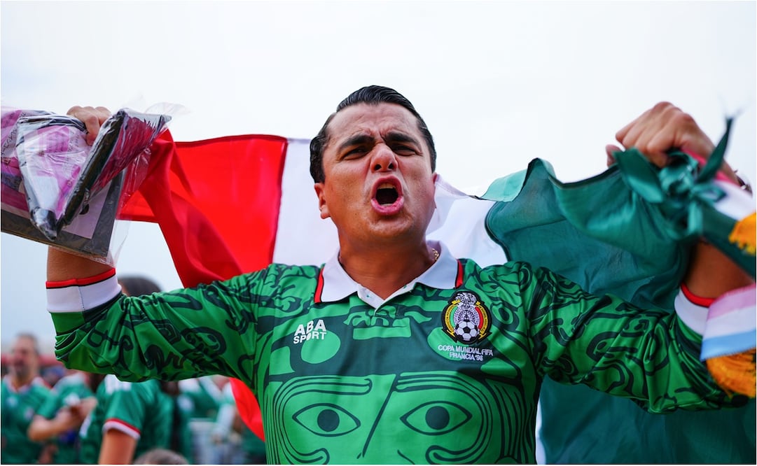 FOTO: IMAGO7 - Afición mexicana recibirá banderas de México para el duelo ante Inglaterra en el Azteca