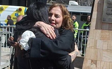 VIDEO: En Chile, Mon Laferte se encuentra con Beatriz Gutiérrez Müller, esposa de AMLO