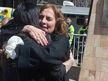 VIDEO: En Chile, Mon Laferte se encuentra con Beatriz Gutiérrez Müller, esposa de AMLO