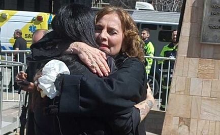 VIDEO: En Chile, Mon Laferte se encuentra con Beatriz Gutiérrez Müller, esposa de AMLO
