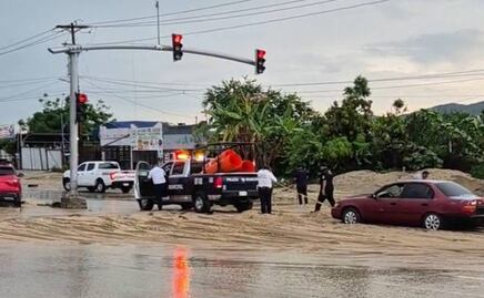Huracán Priscila provoca lluvias intensas y deslaves en Los Cabos y La Paz; habilitan albergues 