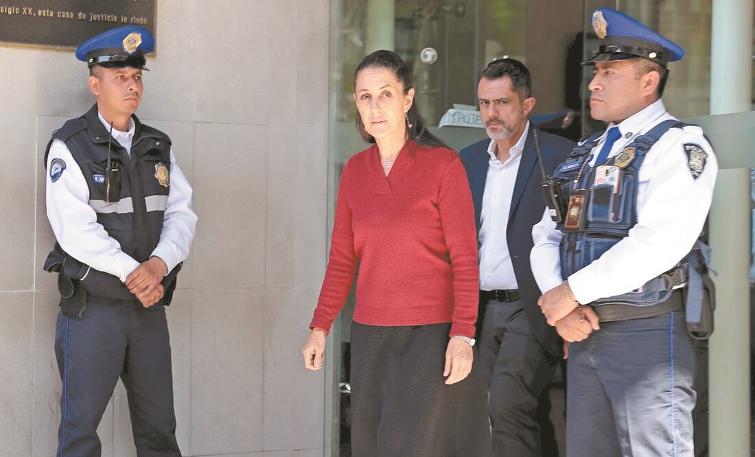 Al salir del Instituto de Ciencias Forenses, Claudia Sheinbaum declaró que se revisarán las denuncias hechas por la desaparición de Fátima. Foto: JUAN BOITES. EL UNIVERSAL