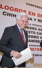 Le llueve en su milpita a Don Ernesto