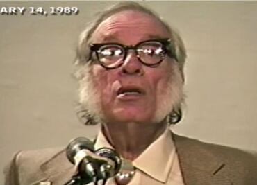 Isaac Asimov, escritor "intergaláctico" que sobrevivió a la neumonía