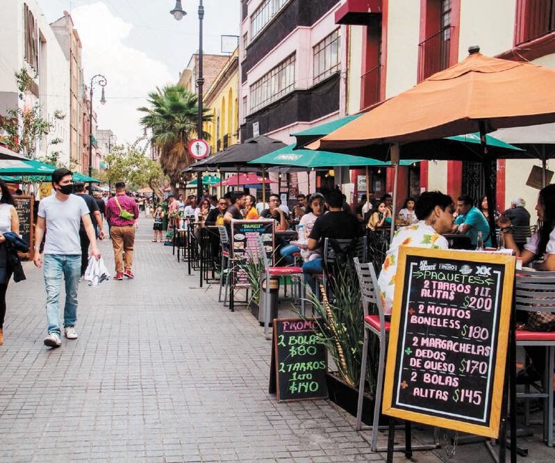 Bares, cantinas y obras de construcción, entre otras actividades, son generadoras del ruido. Foto: ARCHIVO EL UNIVERSAL