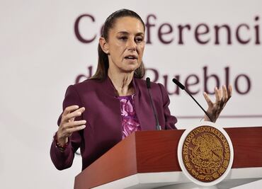 Sheinbaum llama a simplificar procesos; busca que mexicanos en el extranjero puedan obtener su credencial de elector