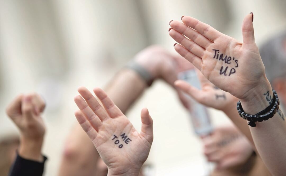 Hands of protestors against sexual aggressors with the names of the movements Me Too and Time’s Up written on their palms – Photo: Drew Angerer/EL UNIVERSAL