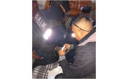 Policías de Neza auxilian a mujer a dar a luz