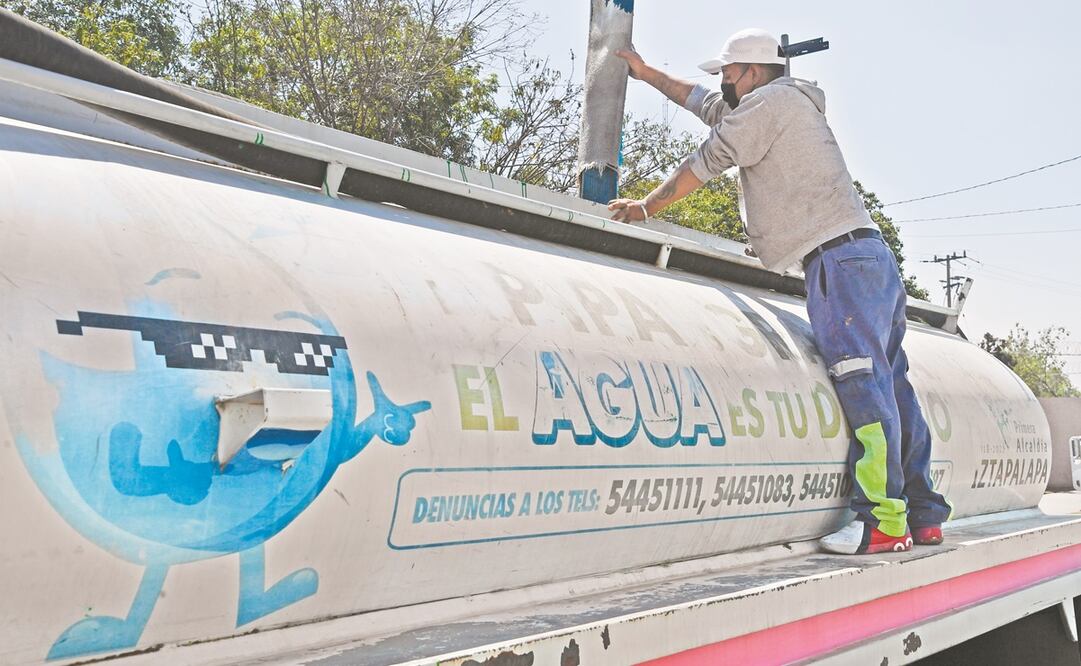 En la capital del país alistan hasta 800 pipas para apoyar a los habitantes. Foto: Armando Martínez. EL UNIVERSAL