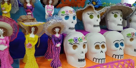 Día de Muertos: aquí se celebra con alfeñiques y un pan diferente