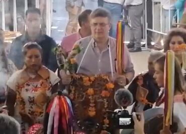 En ceremonia sagrada, nombran a Marcelo Ebrard como auténtico líder de Tulancingo